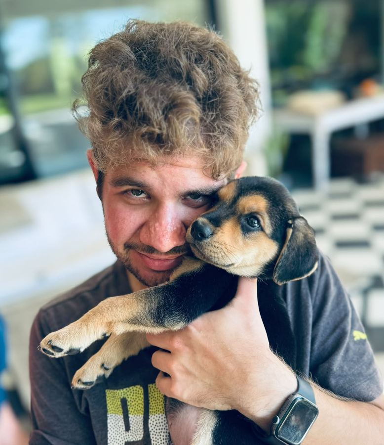 Tuti con un cachorro